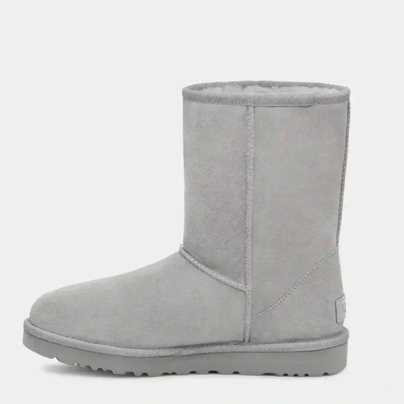 UGG’s W Classic Short II Chopd - Picture 3 of 13